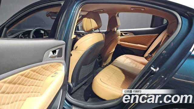 Genesis G70 2022 — ფოტო 14/35