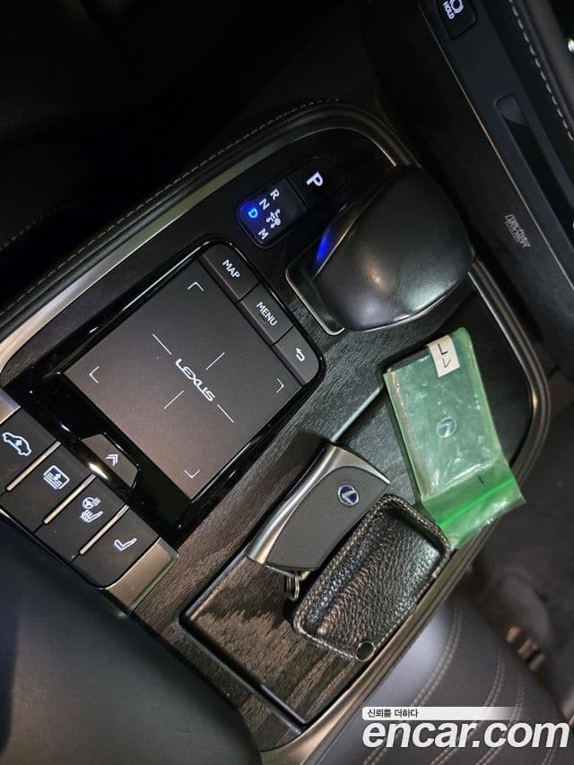 Lexus LS500h 2021 — Şəkil 15/20