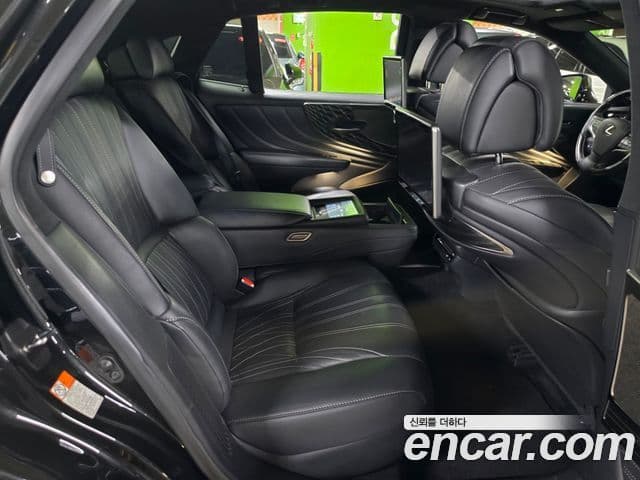 Lexus LS500h 2021 — Şəkil 18/20