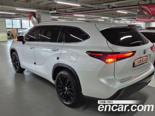 Toyota Highlander 2024 — Photo 8/20