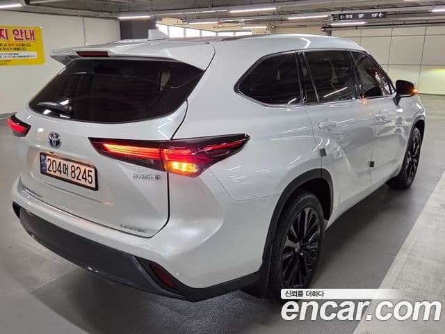 Toyota Highlander 2024 — Photo 2/20