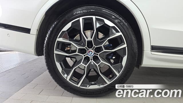 BMW X7 2024 — Photo 23/35