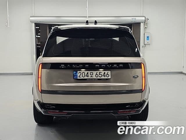 Land Rover Range Rover 2023 — ფოტო 13/18