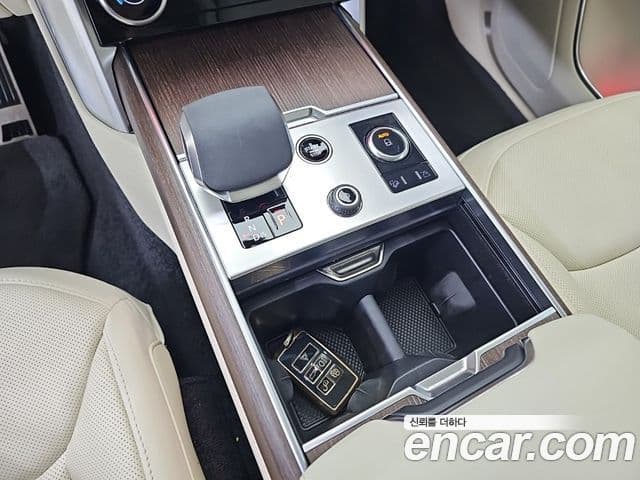 Land Rover Range Rover 2023 — ფოტო 12/18