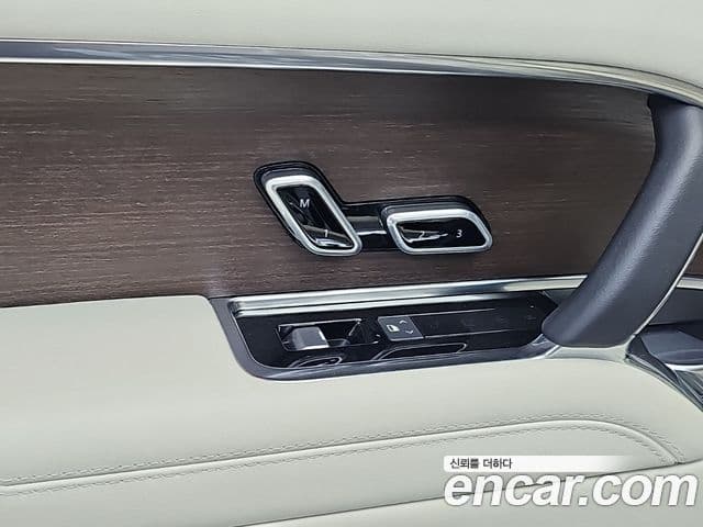 Land Rover Range Rover 2023 — ფოტო 7/18