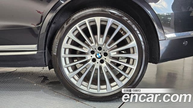 BMW X7 2021 — Photo 23/39