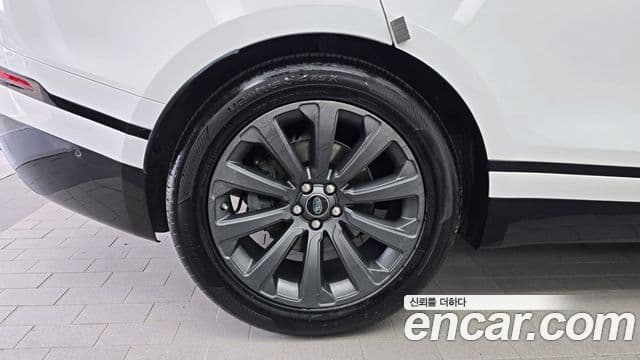 Land Rover Range Rover Velar 2018 — Photo 21/35