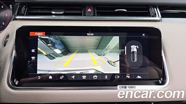 Land Rover Range Rover Velar 2018 — Photo 15/35