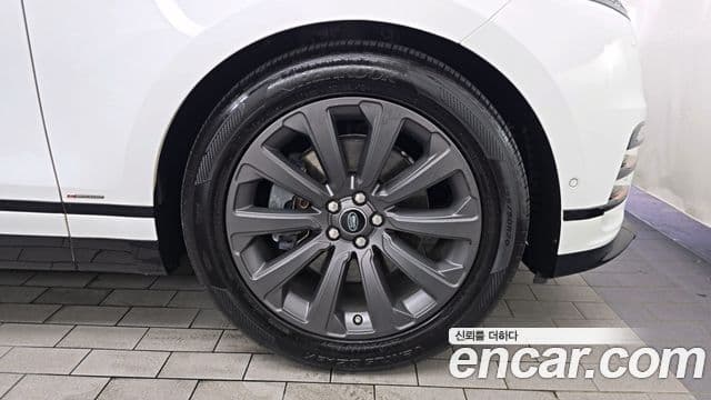 Land Rover Range Rover Velar 2018 — Photo 28/35