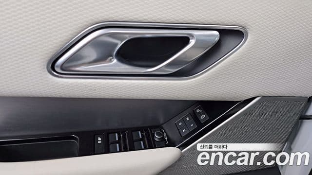 Land Rover Range Rover Velar 2018 — Photo 32/35