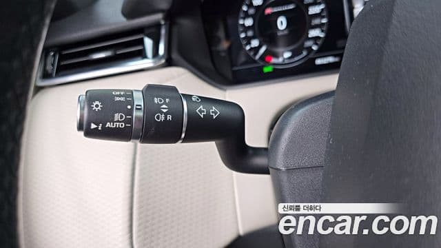 Land Rover Range Rover Velar 2018 — Photo 25/35