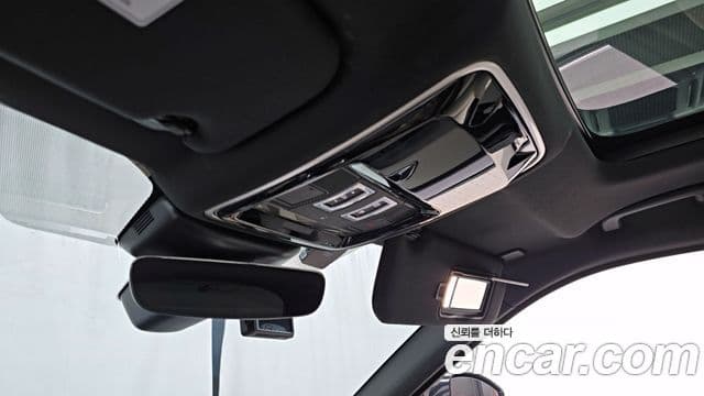 Land Rover Range Rover Velar 2018 — Photo 14/35