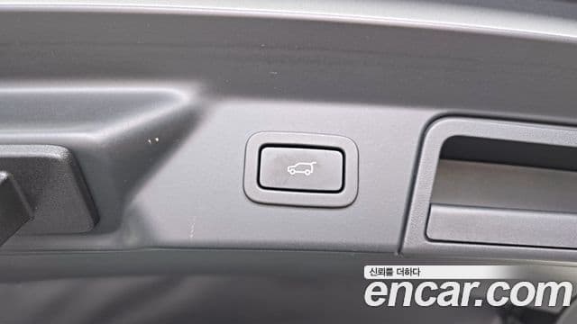 Land Rover Range Rover Velar 2018 — Photo 18/35