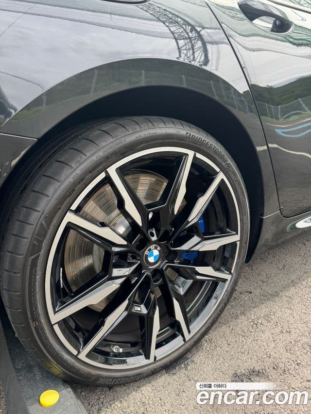 BMW 8 Series 2024 — Photo 13/13