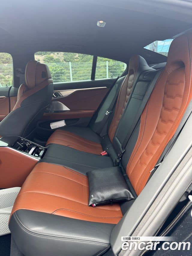 BMW 8 Series 2024 — Photo 8/13
