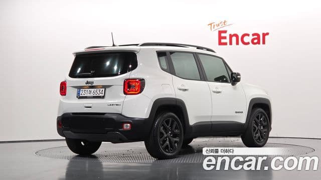 Jeep Renegade 2023 — ფოტო 14/33