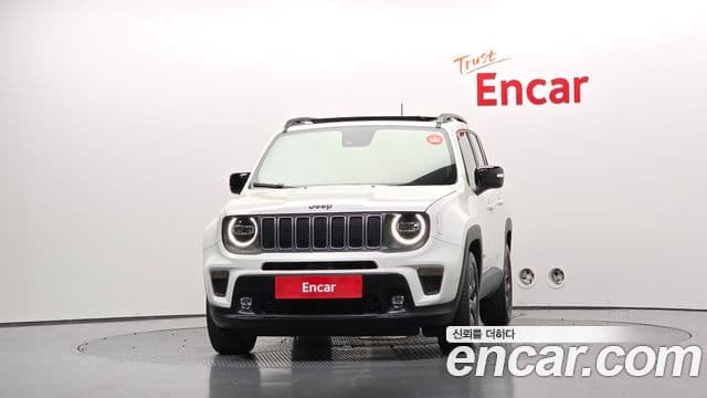 Jeep Renegade 2023 — ფოტო 18/33