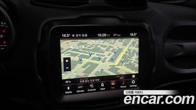 Jeep Renegade 2023 — ფოტო 3/33