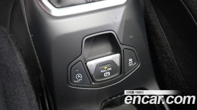 Jeep Renegade 2023 — ფოტო 1/33