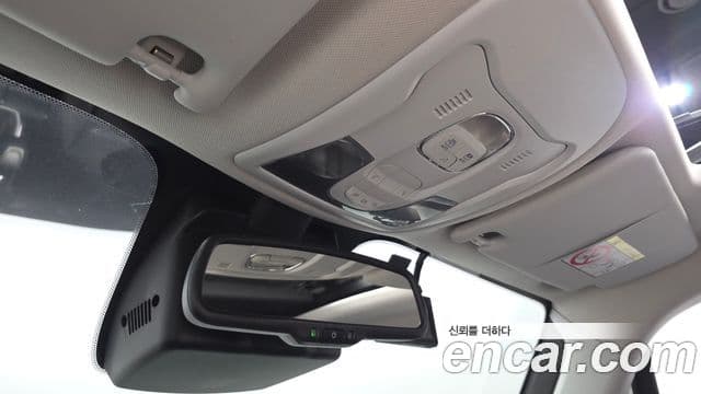 Jeep Renegade 2023 — ფოტო 29/33