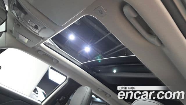 Jeep Renegade 2023 — ფოტო 2/33