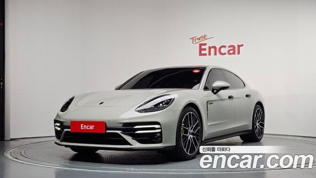 Porsche Panamera 2023 — Photo 8/34
