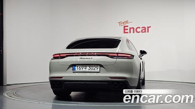 Porsche Panamera 2023 — Photo 21/34