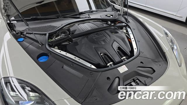 Porsche Panamera 2023 — Photo 20/34