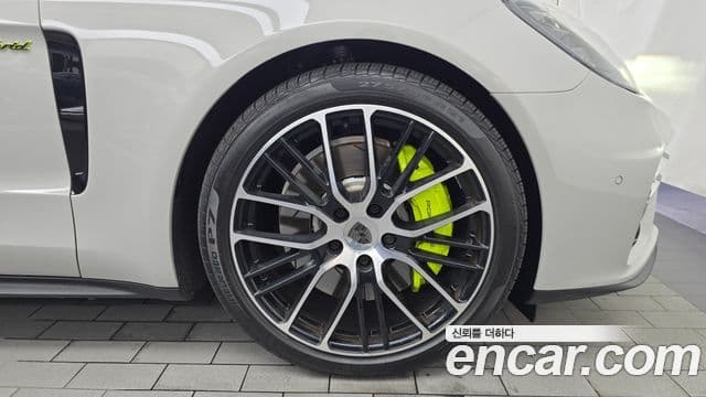 Porsche Panamera 2023 — Photo 14/34
