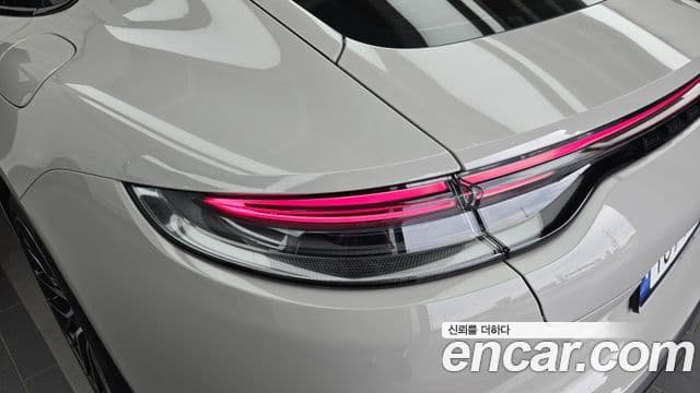 Porsche Panamera 2023 — Photo 18/34