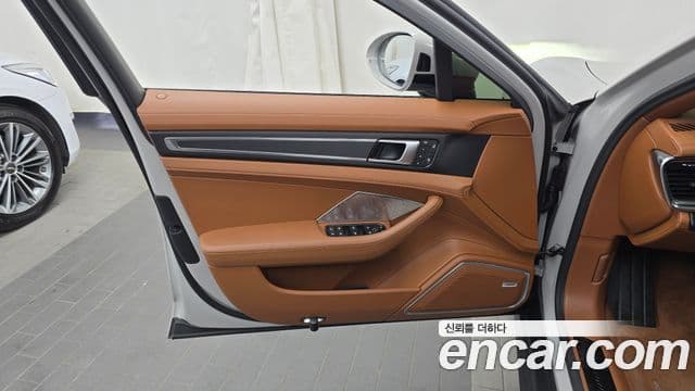 Porsche Panamera 2023 — Photo 15/34