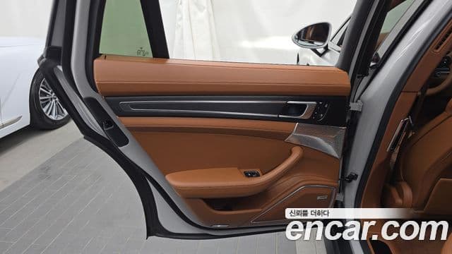 Porsche Panamera 2023 — Photo 12/34