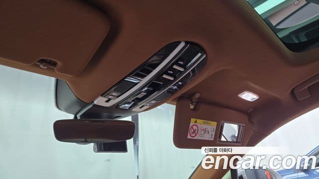Porsche Panamera 2023 — Photo 9/34