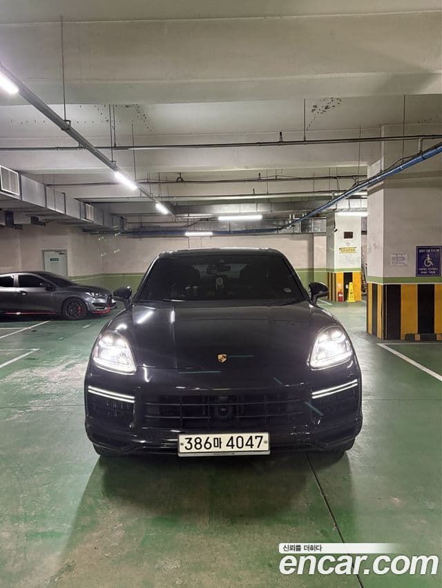 Porsche Cayenne 2019 — ფოტო 4/18