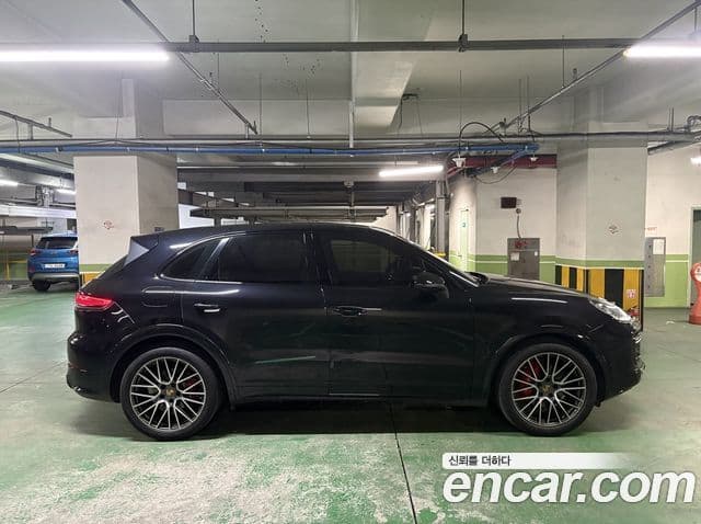 Porsche Cayenne 2019 — ფოტო 9/18