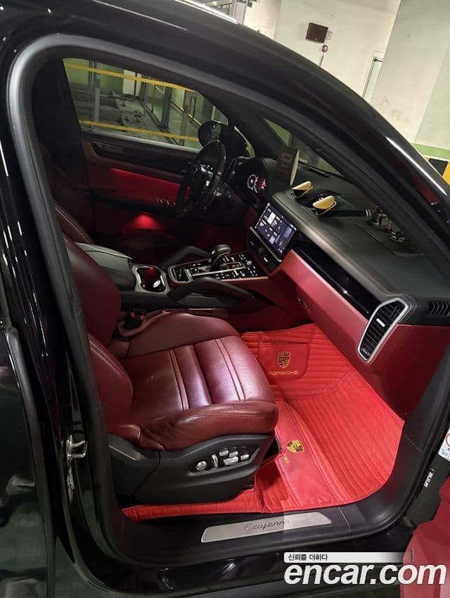 Porsche Cayenne 2019 — ფოტო 1/18