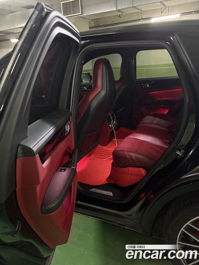 Porsche Cayenne 2019 — ფოტო 17/18