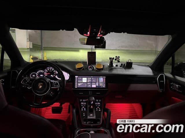 Porsche Cayenne 2019 — ფოტო 7/18