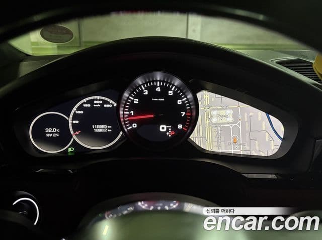 Porsche Cayenne 2019 — ფოტო 15/18