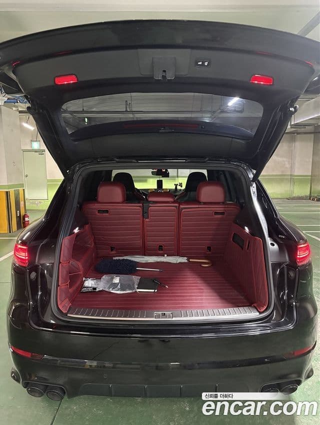 Porsche Cayenne 2019 — ფოტო 18/18