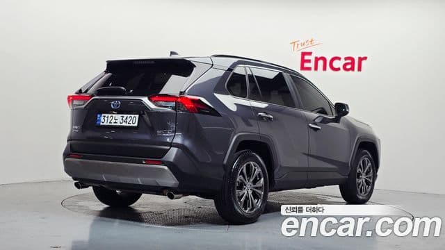 Toyota RAV4 2023 — Şəkil 15/34