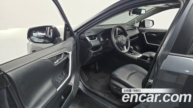 Toyota RAV4 2023 — Şəkil 23/34