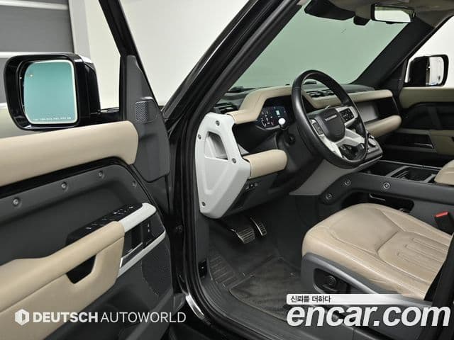 Land Rover Defender 2021 — Photo 7/20