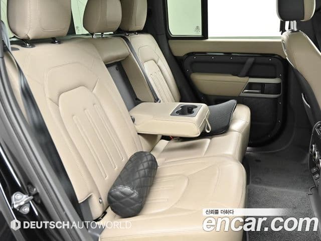 Land Rover Defender 2021 — Photo 18/20