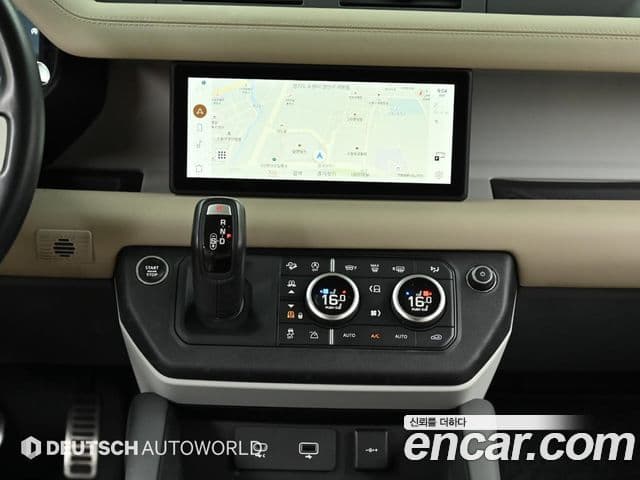 Land Rover Defender 2021 — Photo 2/20