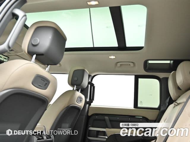 Land Rover Defender 2021 — Photo 12/20