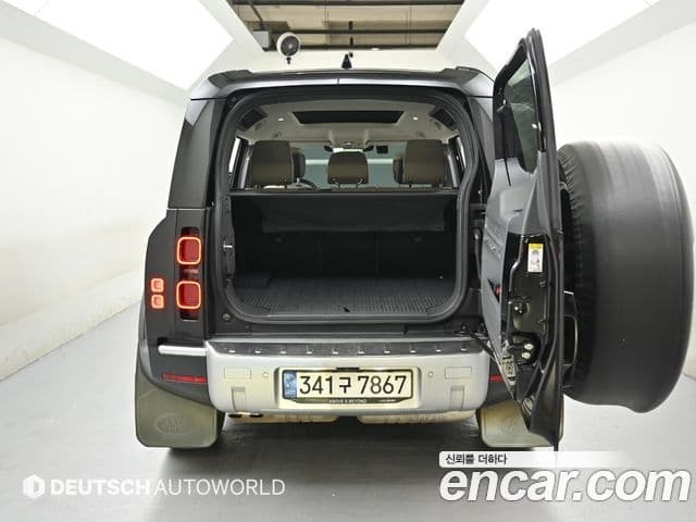 Land Rover Defender 2021 — Photo 19/20