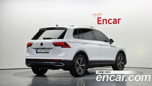 Volkswagen Tiguan 2023 — ფოტო 16/33