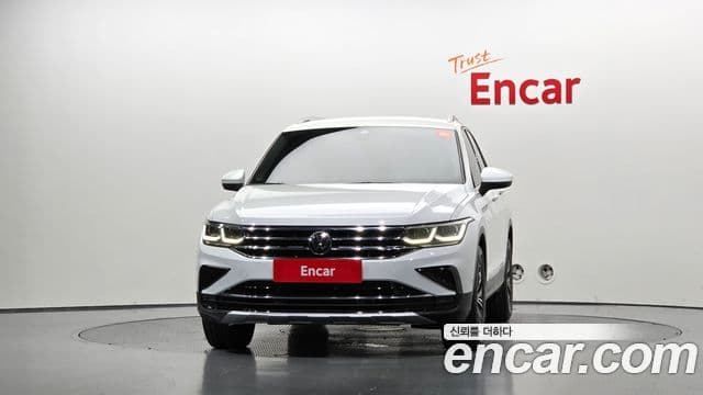 Volkswagen Tiguan 2023 — ფოტო 11/33