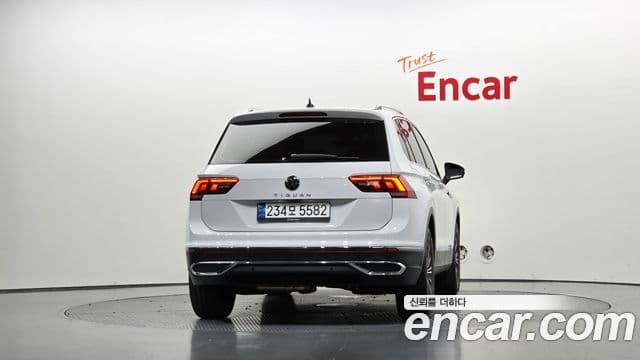 Volkswagen Tiguan 2023 — ფოტო 29/33
